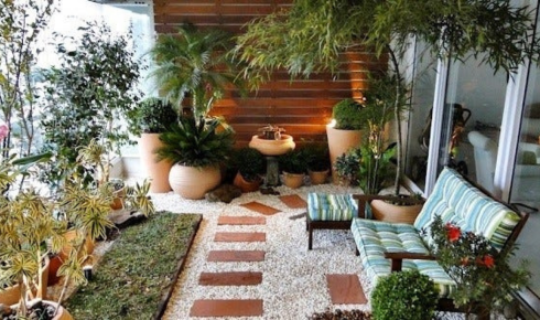 How can making simple compost from kitchen peels reduce waste and feed balcony plants naturally