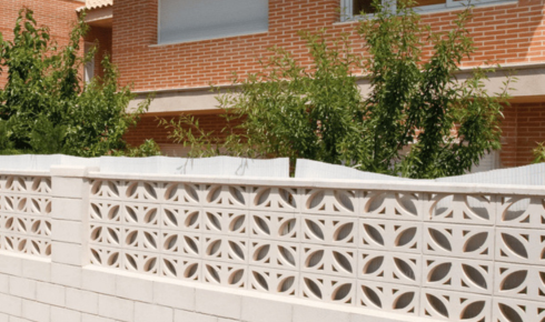 How can noticing pigeon nests or heavy bird activity on the roof warn you about extra cleaning needs