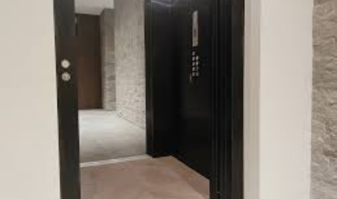 What can you learn by asking how old the building’s lift is and when it was last replaced or upgraded